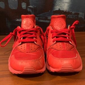 Nike Air Huarache triple Red Sneakers